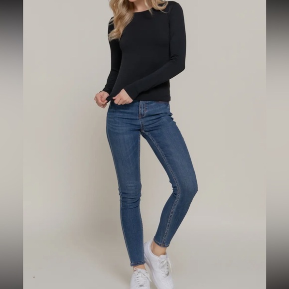 LONG SLEEVE CREW NECK INNER FUR SEAMLESS TOP - Picture 2 of 4